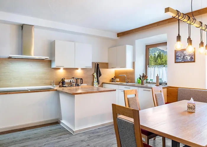 A Nett's Nest - Haus Holiday home Hainzenberg